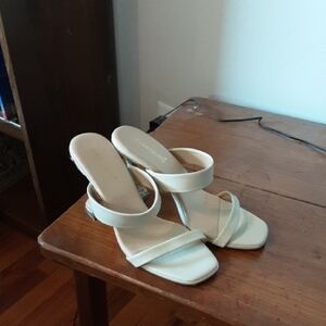 Shoe Dazzle Cream Heeled Sandals